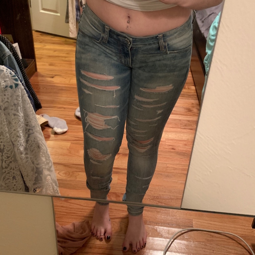 AE Shredded stone wash jeans